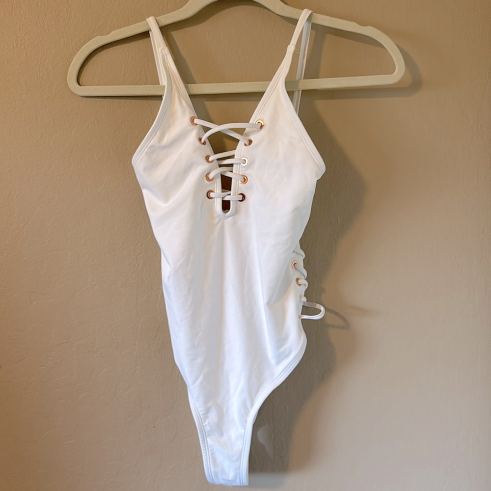 Fashion Nova Women’s White Strappy One Piece Bathing Suit Size small
